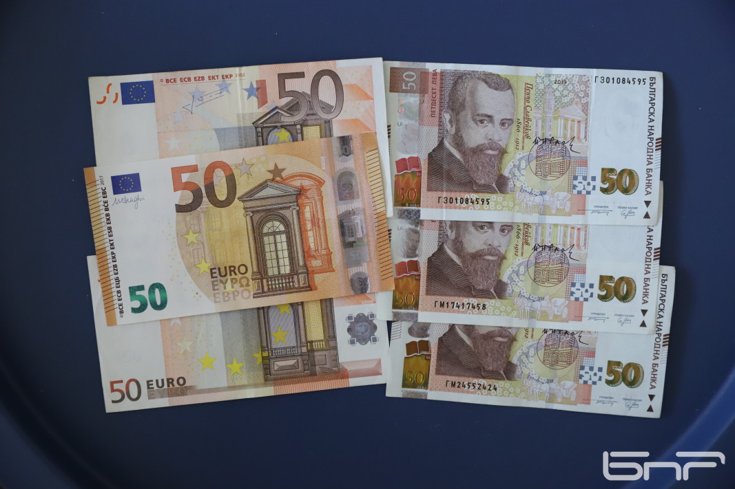 Инфлацията и политиката по доходите могат да отложат членството на България в еврозоната след 2025 г.