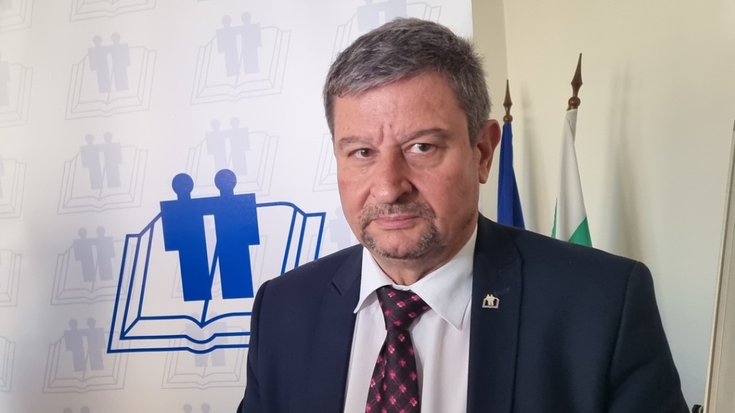 Синдикат "Образование" е против увеличаване на часовете по математика в учебните програми