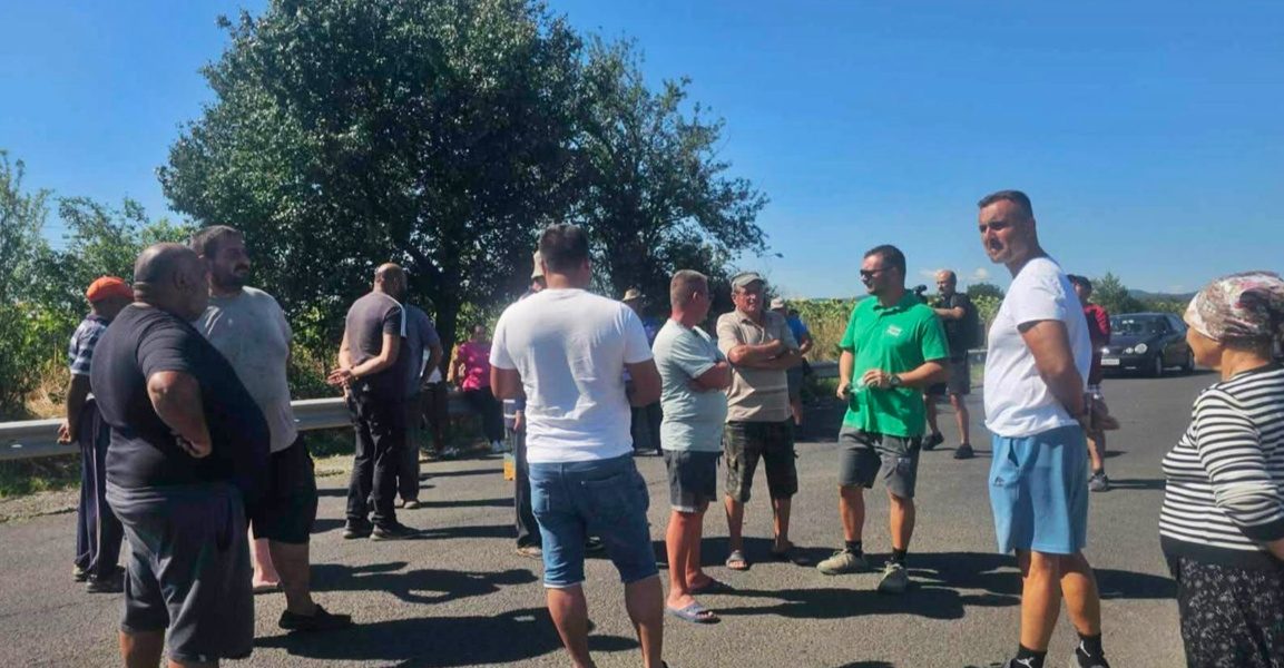 Земеделски производители от Хасковско блокираха за кратко пътя Русе – Маказа
