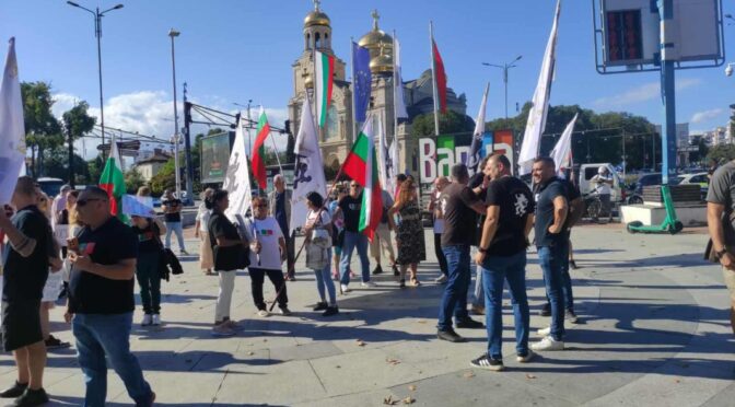 Възраждане: Оставка на правителството поискаха на протест във Варна граждани
