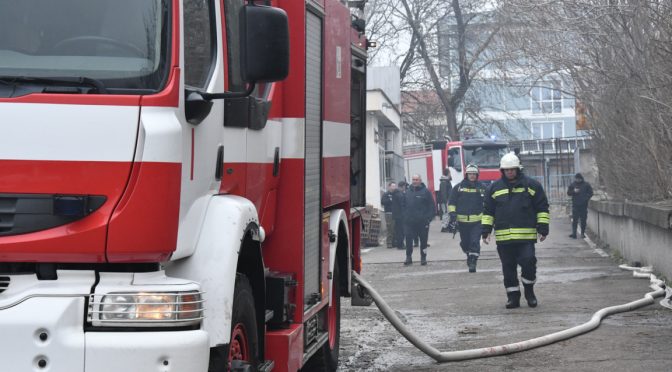Двама пострадали при пожари в страната за денонощието