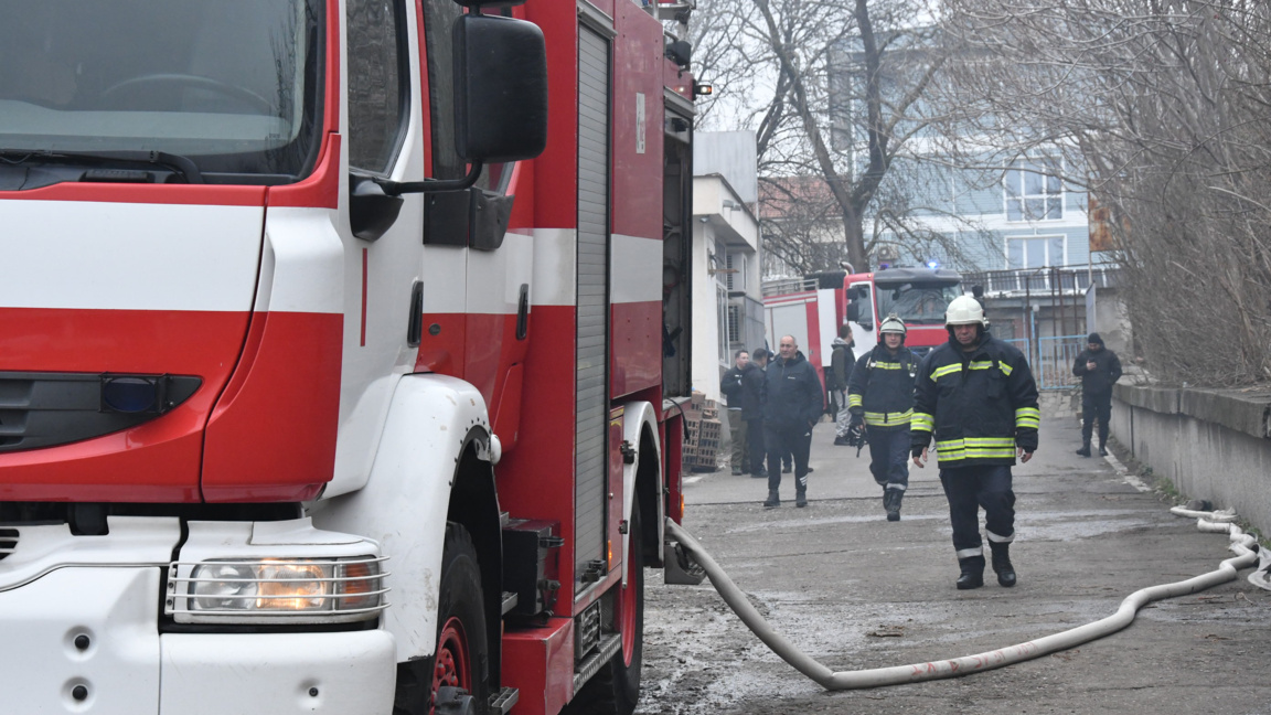 Двама пострадали при пожари в страната за денонощието