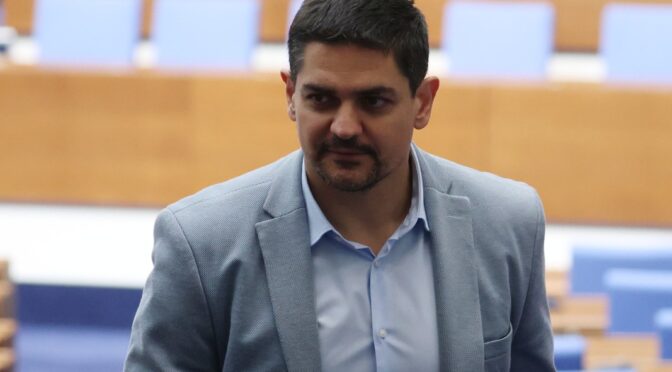 МЕЧ и ПП-ДБ се договориха вотът на недоверие да бъде внесен през септември