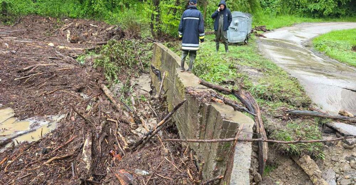 Отмениха честванията в Априлци, обявиха бедствено положение