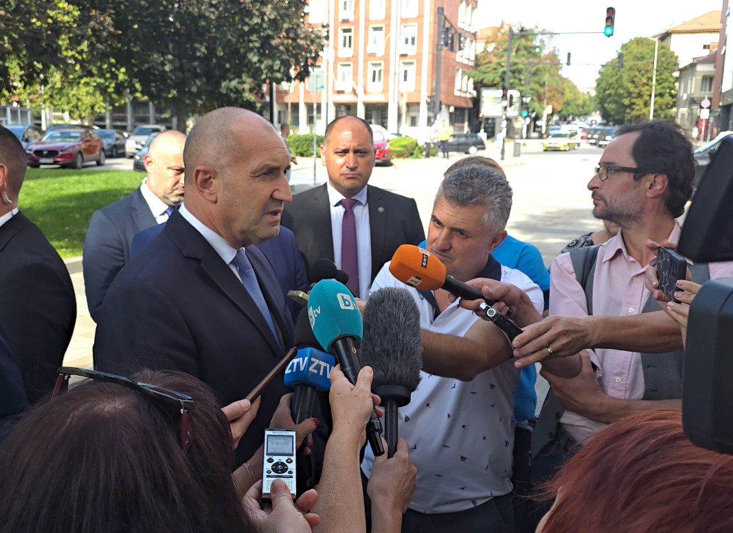 Президентът за нападението в Русе: Този разпад на държавността трябва да спре
