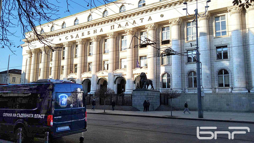 Съдът решава дали да остави в ареста Лъчезар Ставрев, сътрудник на Асен Василев