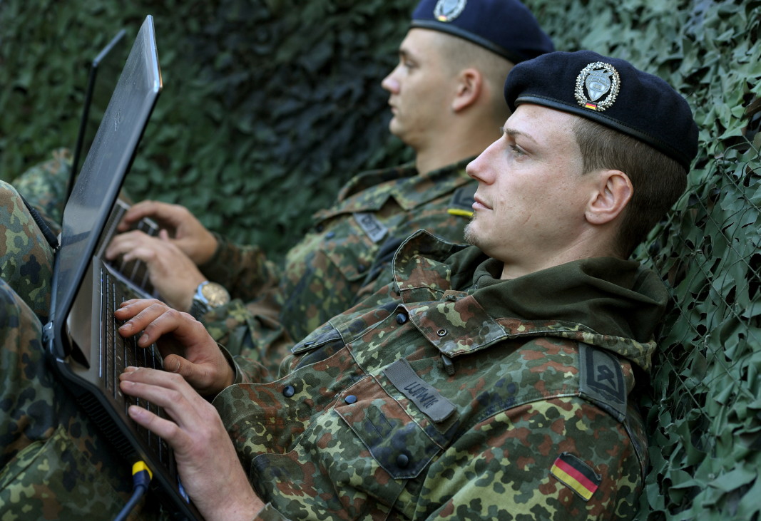 Германска военна база е напълно изолирана заради съмнение в саботаж