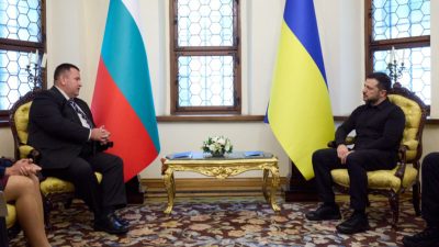 Посланикът ни в Украйна връчи акредитивните си писма на Зеленски