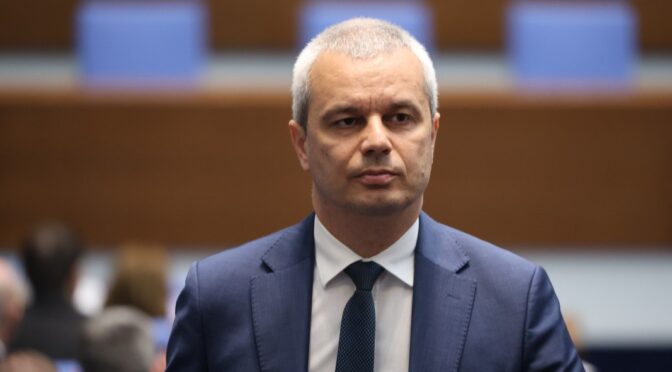"Възраждане" напусна пленарната зала