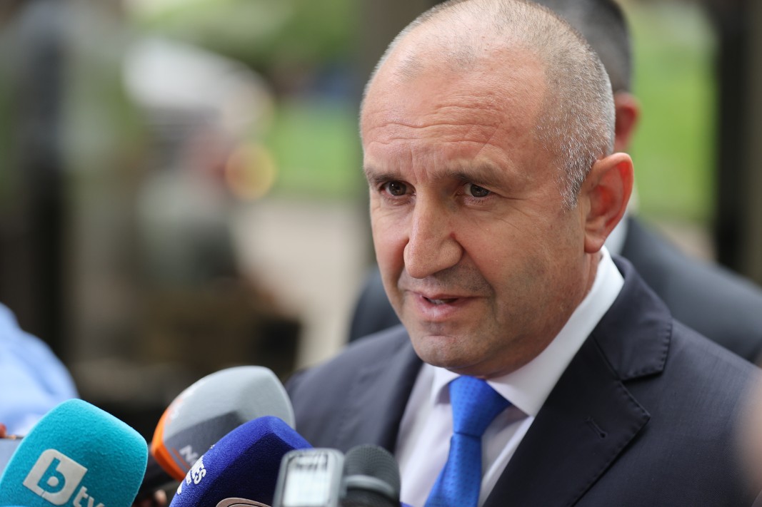 Румен Радев: Газовият терминал край Александруполис трябва да заработи най-късно през октомври