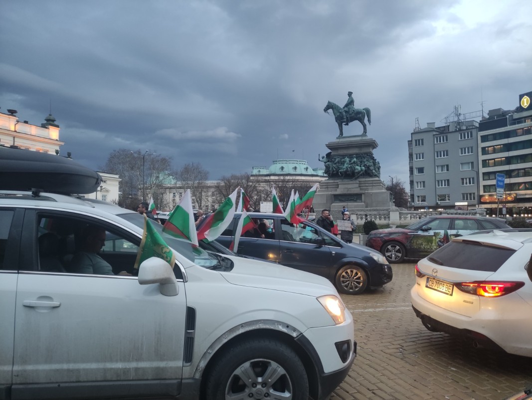 Протестен автопоход на "Величие" в София