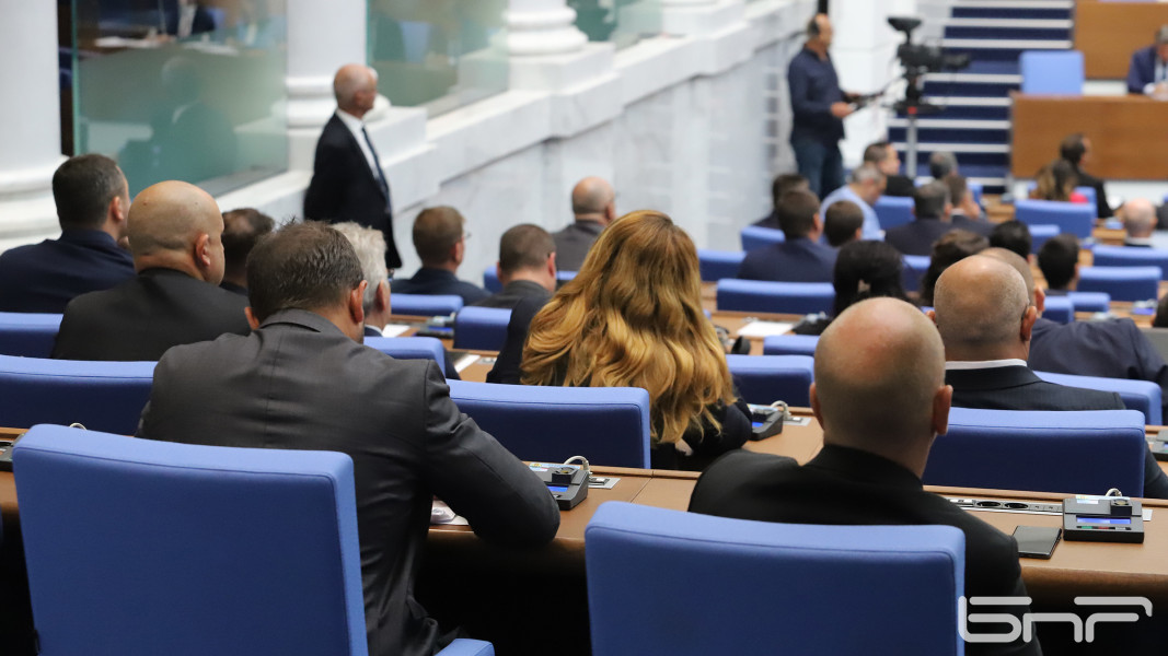 Депутатите продължават дебатите за бюджета