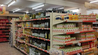 Супермарките в Гърция свалят цените на хранителните продукти