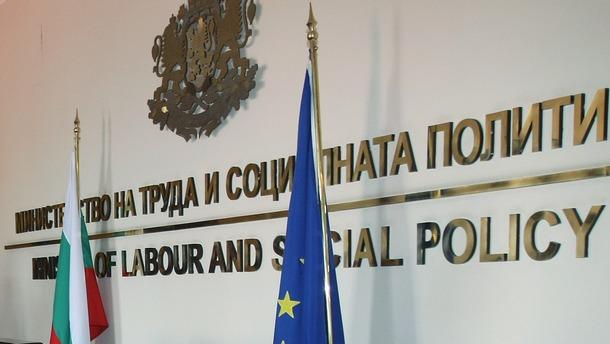 МТСП с благотворителна инициатива "Бални рокли с кауза" в навечерието на абитуриентските балове
