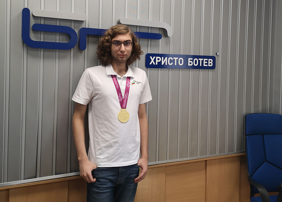 Виктор Лилов: Менделеевата олимпиада е сред най-тежките състезания в областта на химията