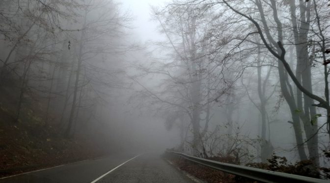 Намалена видимост заради мъгла в няколко области