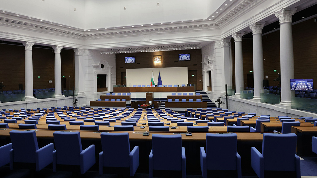 Депутатите променят състава на комисии. Обсъждат имунитети