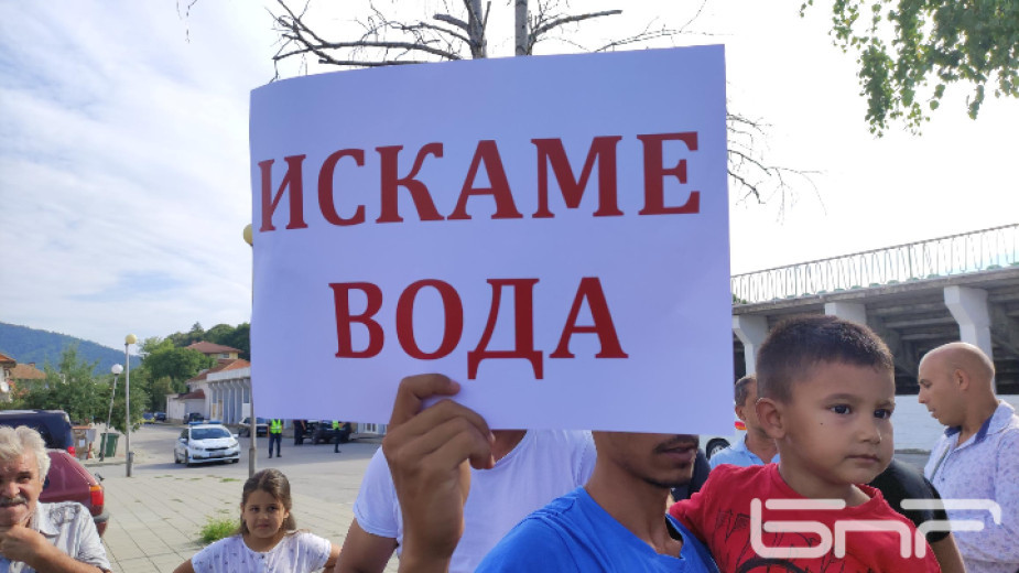 Протестиращи заради безводието в Свищовско отново блокират пътя Плевен – Русе