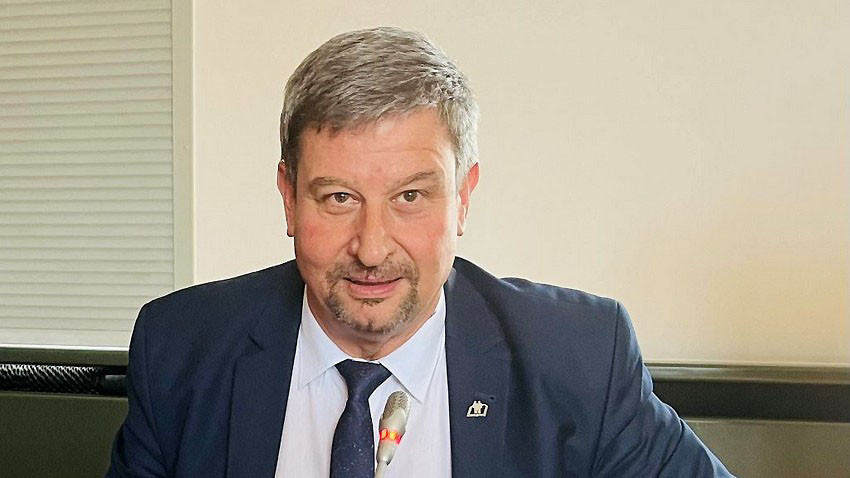 Юлиян Петров: 90 на сто от учителите очакват увеличена с 21% заплата