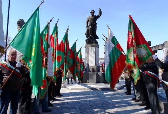 Военният министър се среща с ученици в Пазарджик