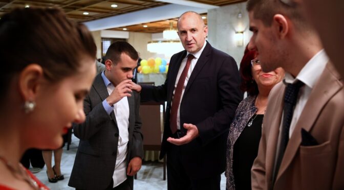 От 15 септември приемат заявления за стипендия от инициативата на президента "Подкрепи една мечта"