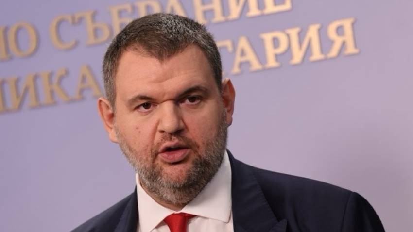 Пеевски обвини Радев, че командва ЦИК и притиска политическите партии