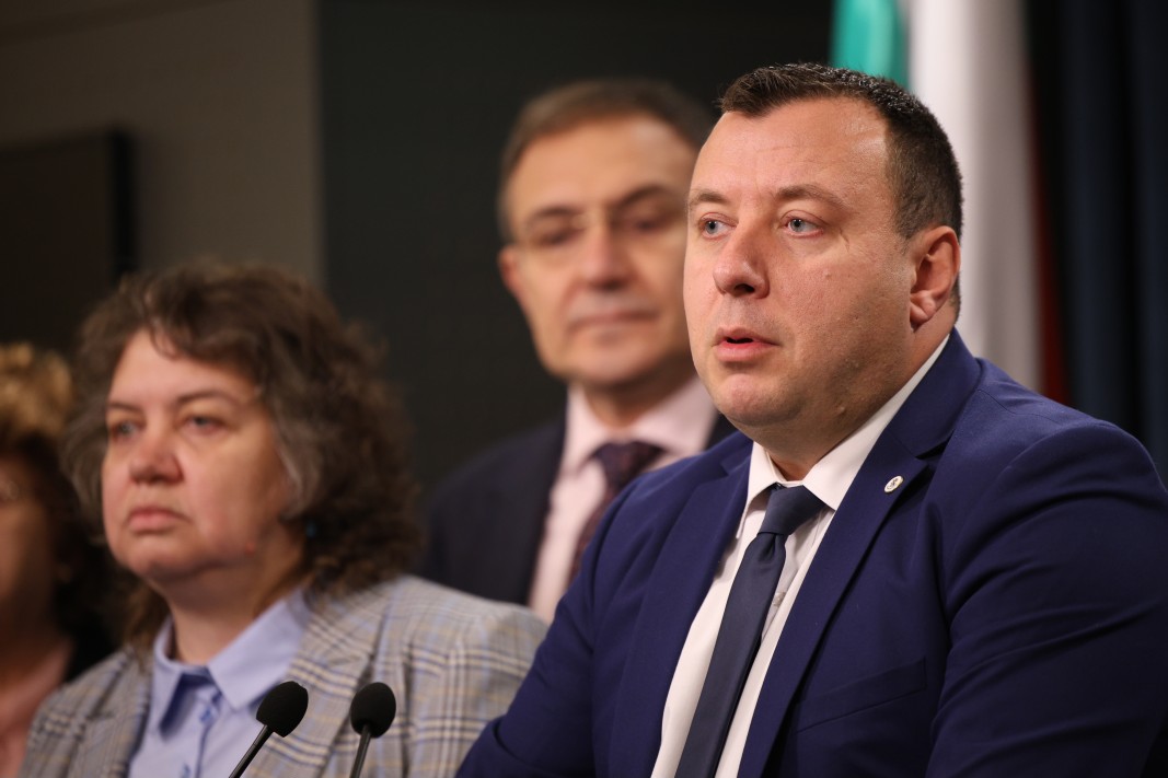 Според Петър Петров от "Възраждане" вероятна дата за нови предсрочни избори е 6 април