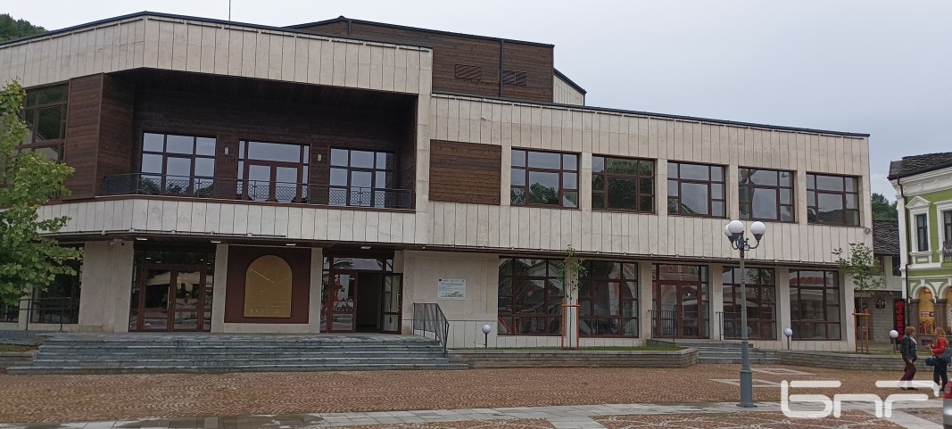 Младежкият дом в Ловеч отваря врати след основен ремонт