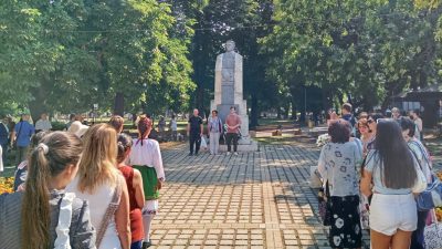 В Монтана поднесоха венци и цветя пред паметника на Васил Левски