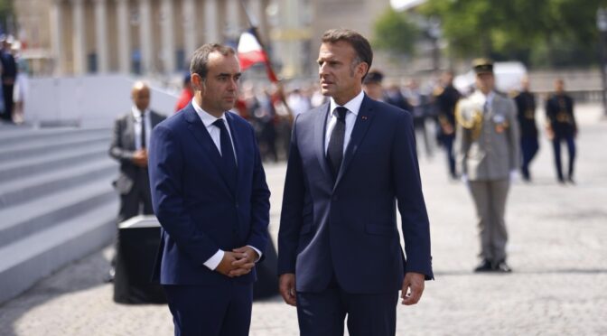Себастиен Льокорню поема поста премиер на Франция на фона на мащабен протест