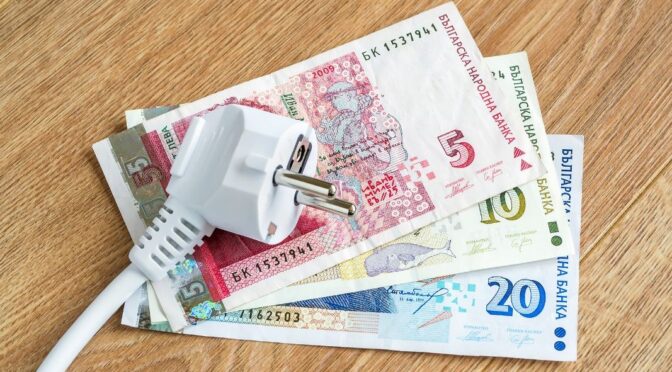 Отлагането на свободния пазар на ток за бита – какви ще са ефектите за българите?