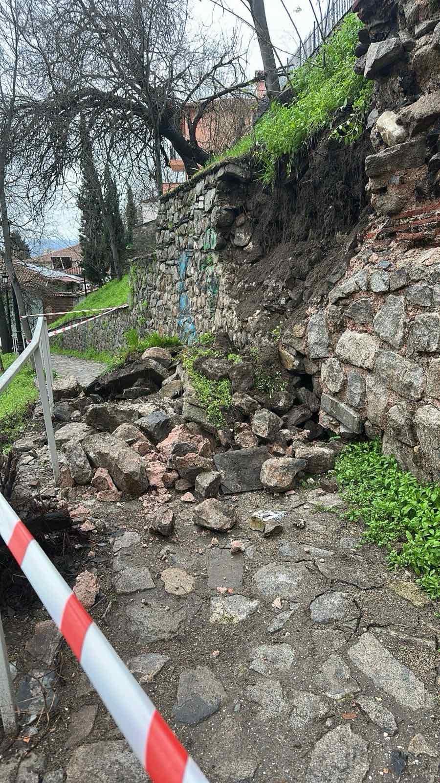 Рухна част от стената на Небет тебе в Пловдив