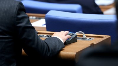 Депутатите ще гласуват бюджетите на НЗОК и на ДОО