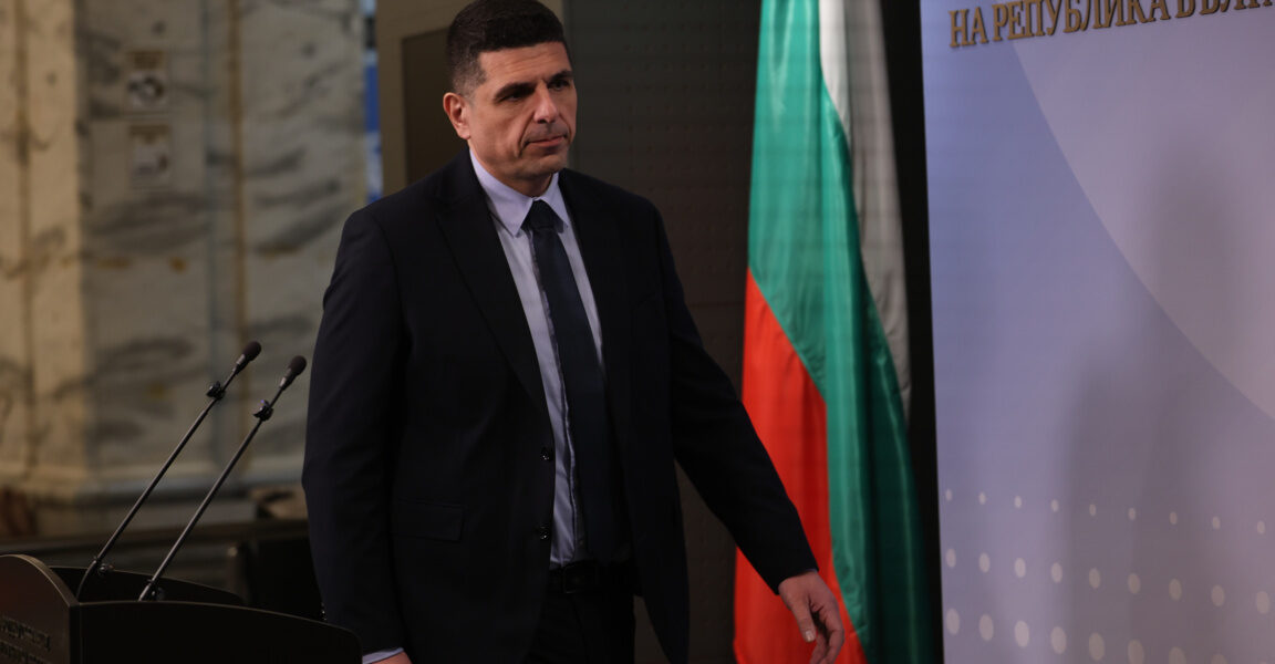 Мирчев поиска отговори за действията на службите за „Старлинк“