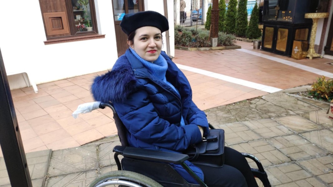 Млада художничка от Полски Тръмбеш е автор на коледната картичка на президентската институция