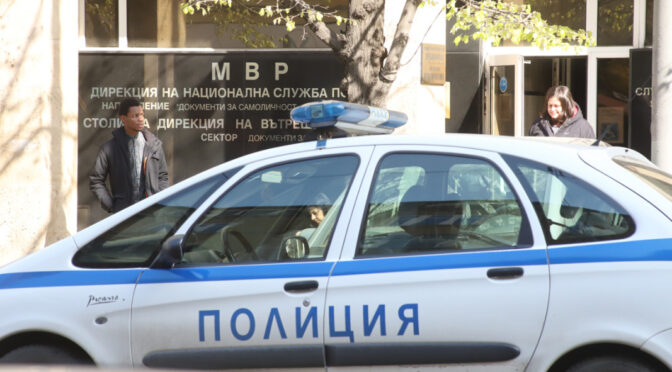 Над 100 билборда из страната за рисковете от укриването на мигранти в камиони