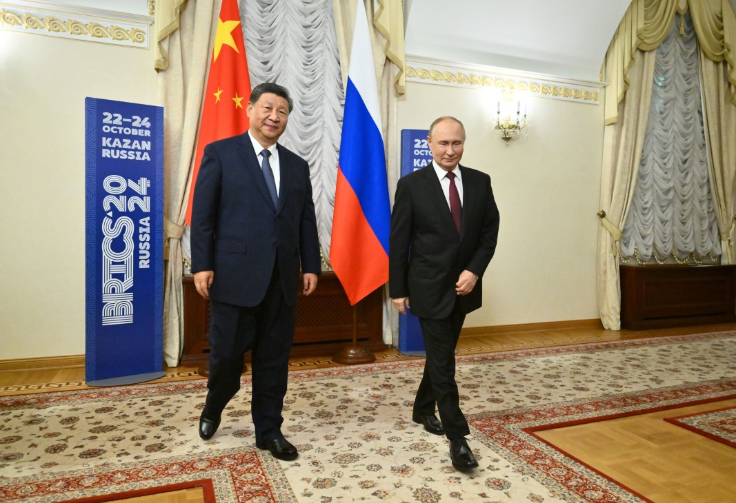 Путин и Си Цзинпин са обсъдили "глобални въпроси" на срещата на БРИКС