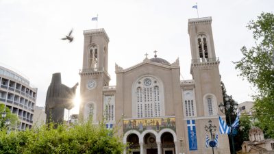 Тържества и поклонения за Успение Богородично в Гърция