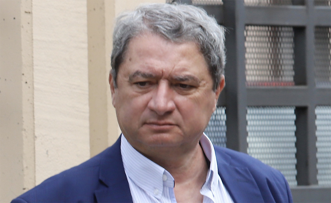 Емануил Йорданов: Смяната на Калин Стоянов е предопределена, остава му да съхрани достойнството си