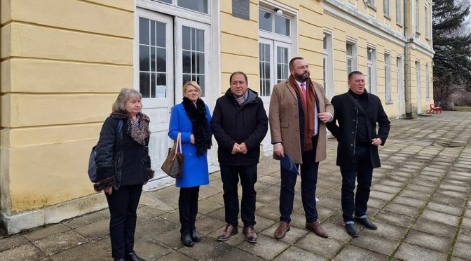 Ремонтират гарата в Гюешево