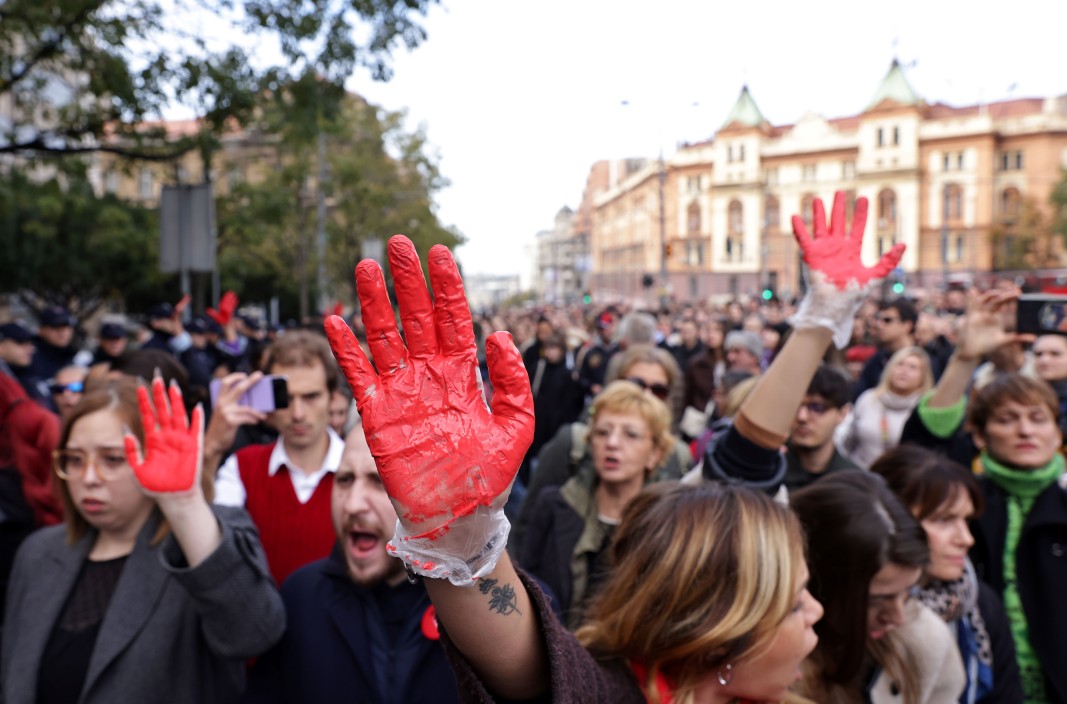 Протест в Белград заради трагедията в Нови Сад