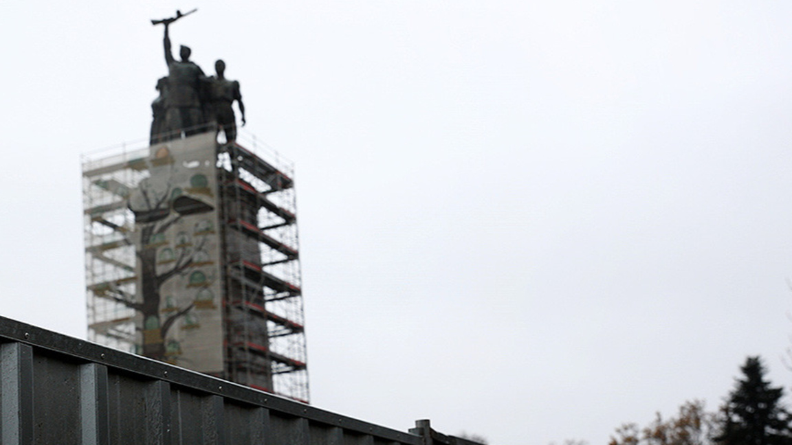Протест пред СО настоя Паметникът на съветската армия да бъде възстановен