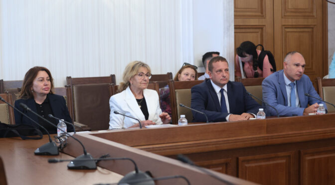 Над пет часа специалната Номинационна комисия изслушваше четиримата кандидати за КПК