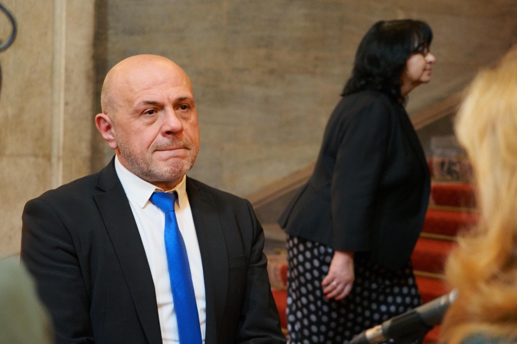 Дончев: Правителство, фокусирано само в това да оцелява, няма да има смелост да си свърши работата