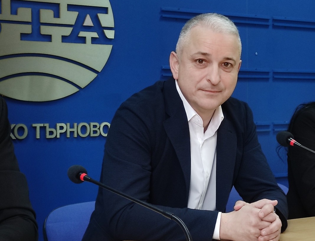 Депутат от "Възраждане" сигнализира за законови нарушения в държавни училища