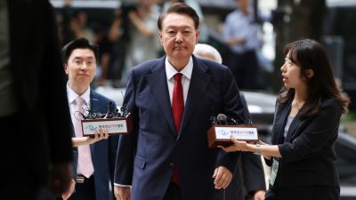 Експрезидентът на Южна Корея Юн Сук-йол е осъден на 30 г. затвор