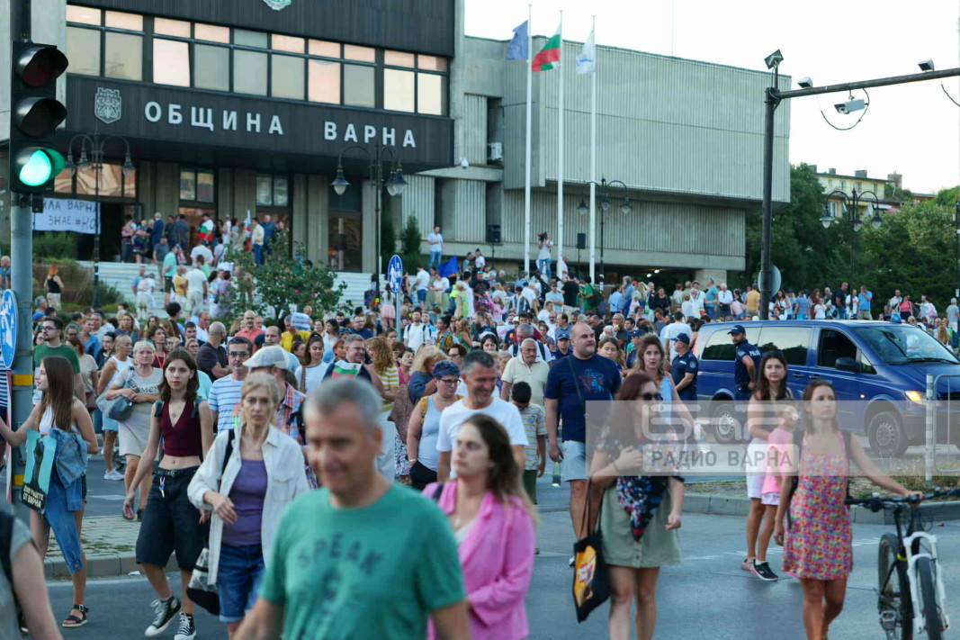 Протест в подкрепа на Благомир Коцев във Варна (СНИМКИ)