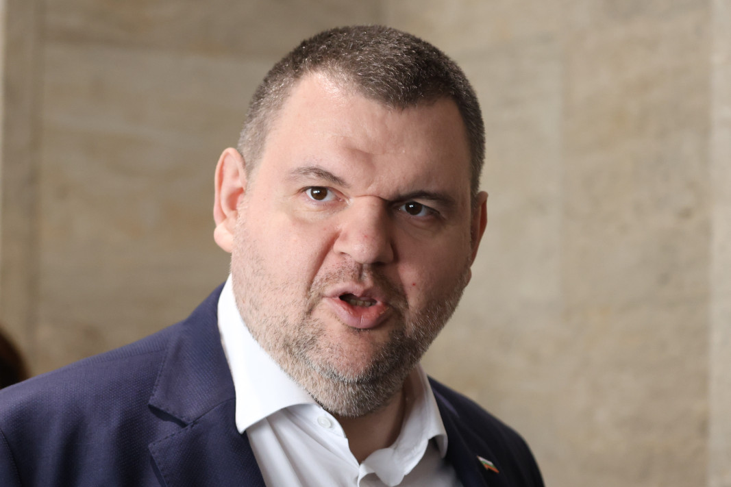 Пеевски отново отправи обиди към президента