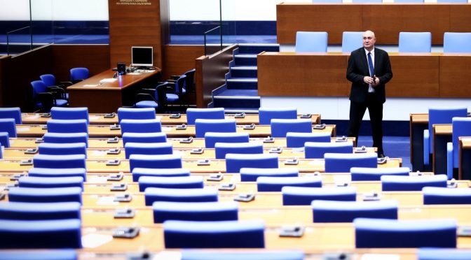 Шестима министри на парламентарен контрол