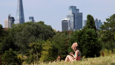 Жегата в Англия засяга училищата и жп транспорта